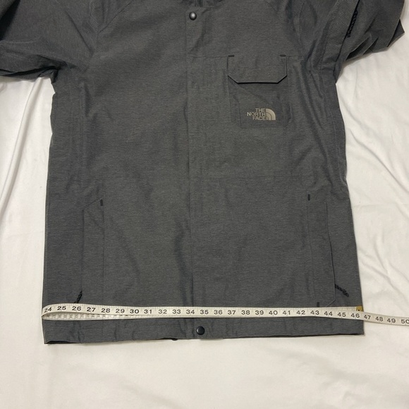THE NORTH FACE,GREY,MEN/ HOMMES WINDBREAKER, JACKET WITH HOOD. SIZE- MEDIUM. - Picture 6 of 15
